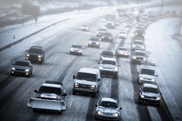 cars navigating winter weather in Chattanooga, TN